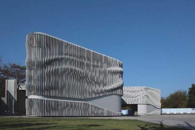 大同浅谈现代建筑采用网架结构安装的主要优势和应用